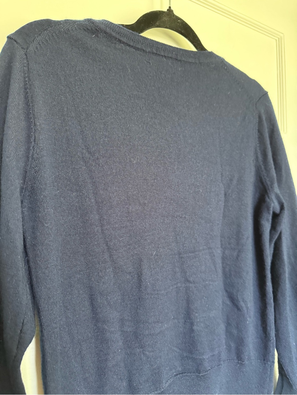Quince Deep Navy V-Neck 100% Merino Wool Sweater Quiet Luxury Sz S - Picture 8 of 10